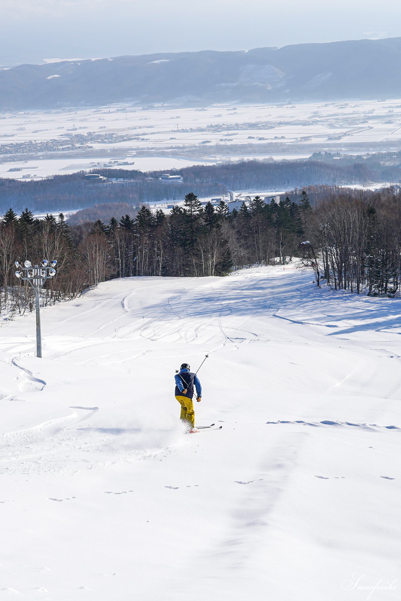 富良野スキー場 積雪100cm、オープン初日から滑走距離3,400ｍのロングダウンヒルが可能！最高のコンディションでシーズン開幕です♪